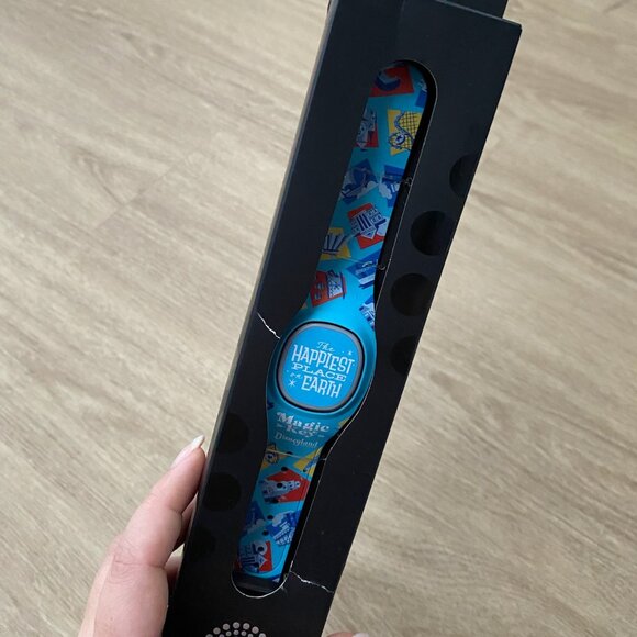 Disney MagicBand Disneyland Magic Key The Happiest Place On Earth Exclusive Blue - Picture 4 of 5